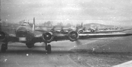 B-17s_Taxiing