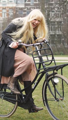 c288d95425d5b506f9c67305c7218248--bicycle-girl-bike-style